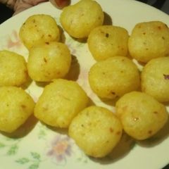 A picture of Garlic potato bites.
