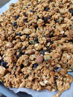 Φωτογραφία της συνταγής "Granola με βρώμη, μέλι και ξηρούς καρπούς" 🦸🧗