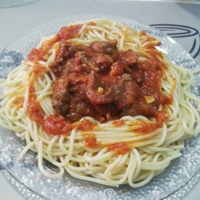 cuidadosamente vapor Detallado Fideos spaghetti con salsa de carne Receta de Ivan Lopez- Cookpad