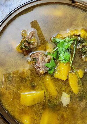 Hình của món Canh bò hầm bí đỏ.