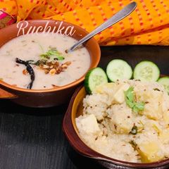 A picture of Singhada ki kadhi aur Samak pulav.