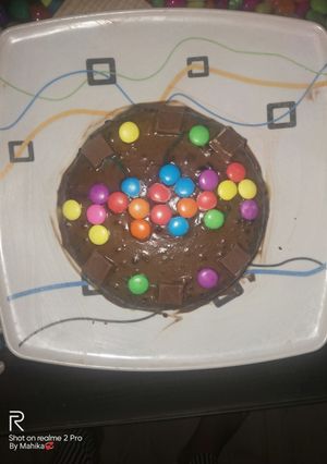 A picture of Bourbon biscuits cake.
