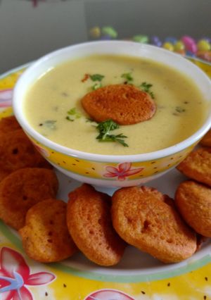 करी पकोड़े (Curry Pakore recipe in hindi) रेसिपी मुख्य फोटो