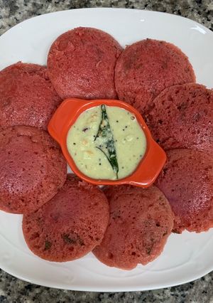 A picture of Beetroot Idli.