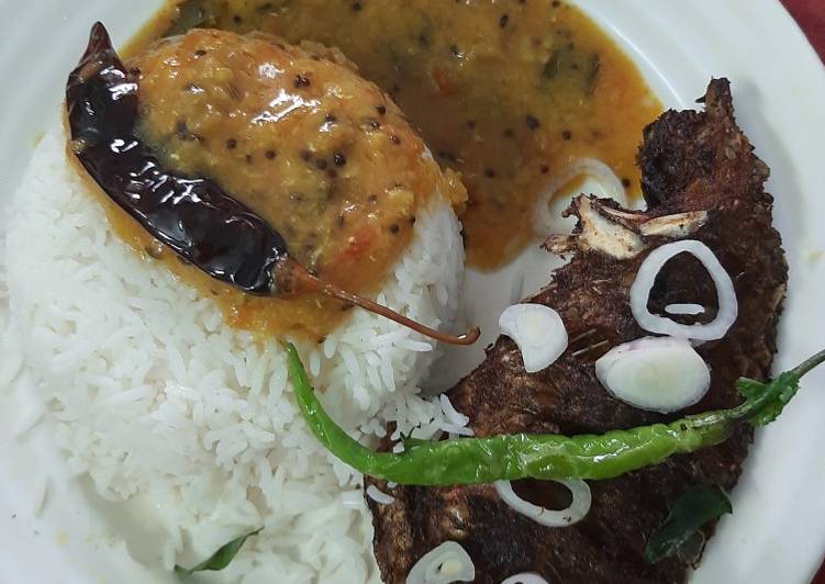 Recipe of Speedy Fried fish khati daal and plain rice