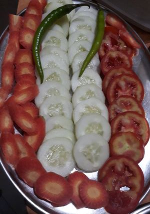 A picture of Regular fresh Salad.