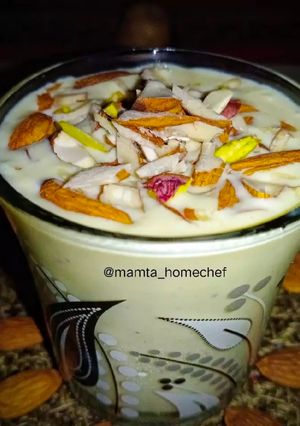 A picture of Almond MilkShake.