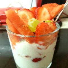 A picture of My Yogurt with Melon,Grapes and Strawberries. 😁.