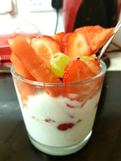 A picture of My Yogurt with Melon,Grapes and Strawberries. 😁.