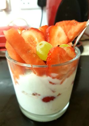 A picture of My Yogurt with Melon,Grapes and Strawberries. 😁.