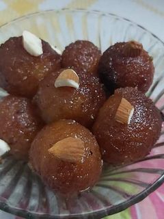 सूजी के गुलाब जामुन (Suji ke gulab jamun recipe in hindi) रेसिपी मुख्य फोटो