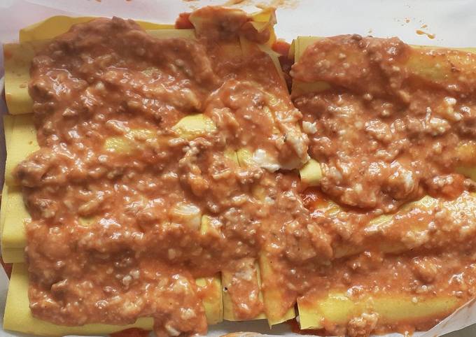 Cannelloni al ragù e besciamella