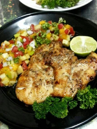 Recipe Steak Ayam Panggang dengan Lada Hitam dan Apple Mango Salsa which Delicious