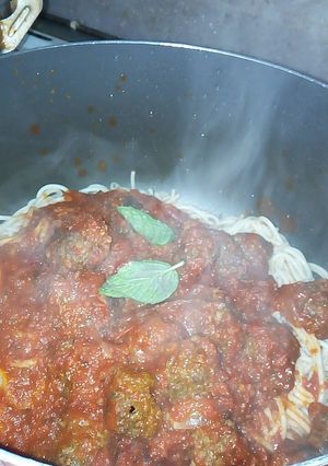 صورة لوصفة سباغيتي مع كرات الكفتة 🍝