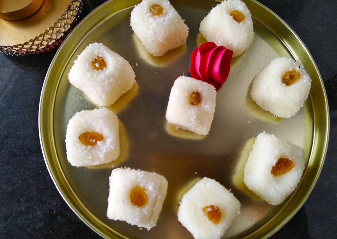 Coconut ladoo