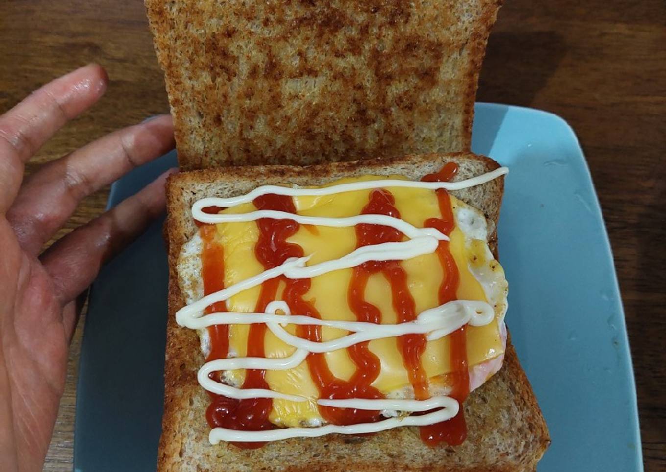 Sarapan Simpel Roti Bakar isi Telur Keju