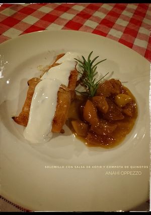 Una foto de Solomillo con salsa de kéfir y compota de quinotos