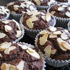 A picture of Apple & Cocoa Cupcakes.