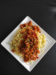 Una foto de Spaghettis a la boloñesa
