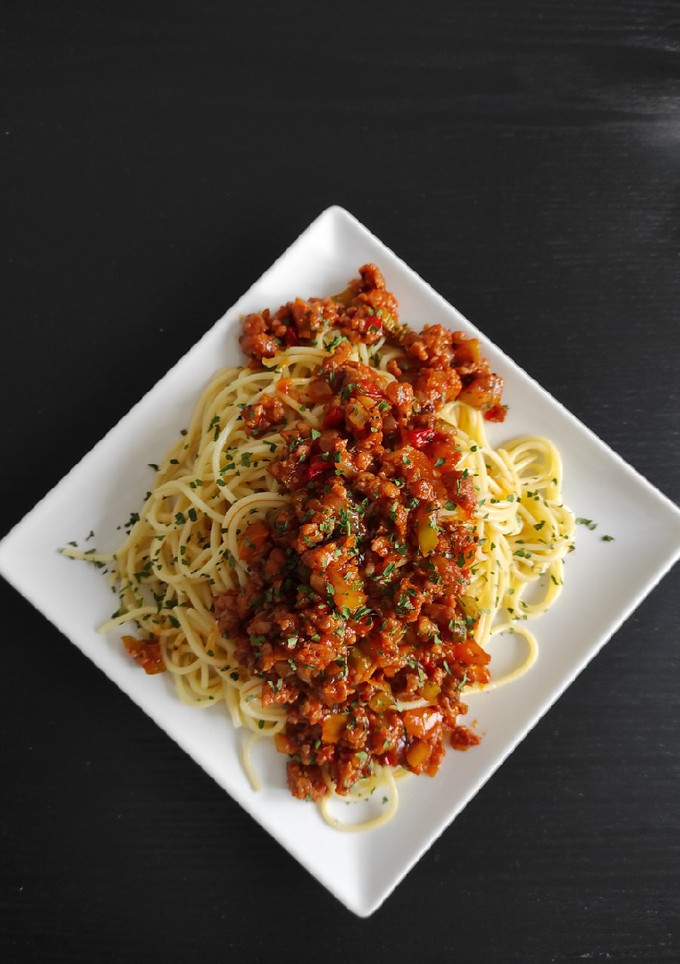 Una foto de Spaghettis a la boloñesa