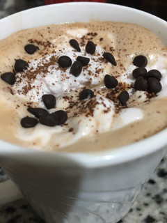 صورة لوصفة هوت شوكليت ☕️🍫 طعم جنان زي الكافيهات