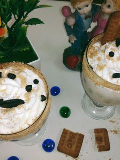 पारले जी वनीला शेक (Parle G Vanilla Shake recipe in Hindi) रेसिपी मुख्य फोटो