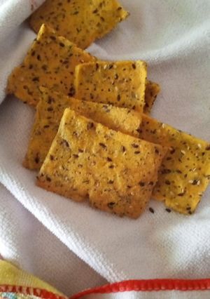 Una foto de Crackers de Harina de Maíz y Semillas