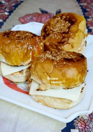 A picture of Chicken shami cheez burgur.