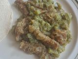 Chicharrón con nopalitos en salsa verde
