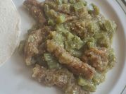 Una foto de cerdo con nopales