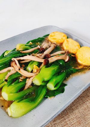 Foto resep Tumis Baby Pakcoy Jamur Shimeiji