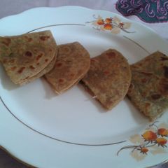 A picture of Oats and radish patatha.