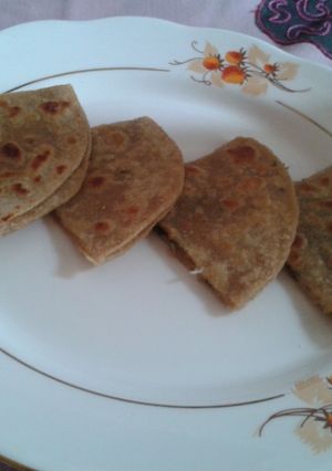 A picture of Oats and radish patatha.