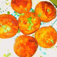 A picture of Crispy Potato surprise balls.