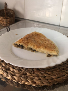 Una foto de Hojaldre de berenjena y champiñón