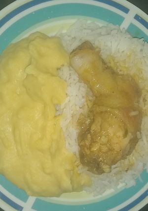 Una foto de Pollo a la Olla con Puré