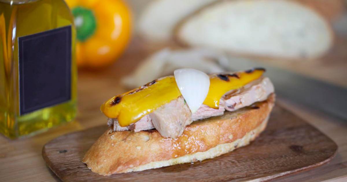 Tuna in olive oil, peppers and sweet onions on toast Recipe by Olive