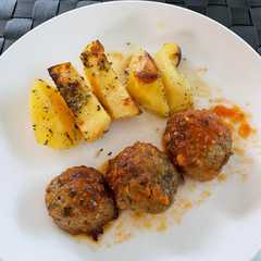 A picture of Baked Meatballs with Potatoes.