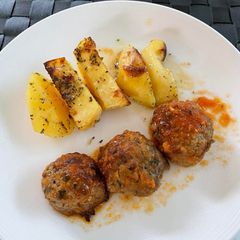 A picture of Baked Meatballs with Potatoes.