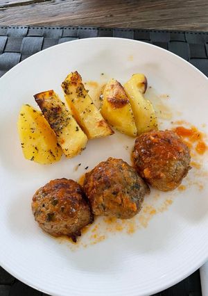A picture of Baked Meatballs with Potatoes.