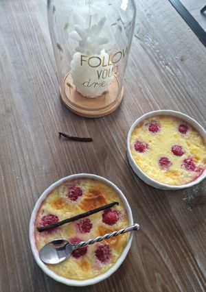 Une photo de °Crème caramel aux framboises°