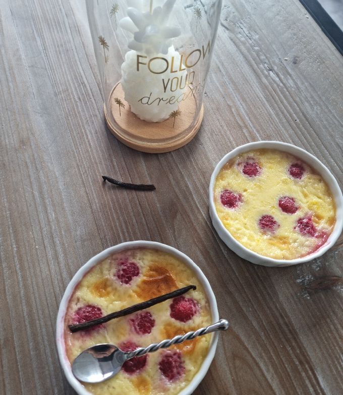 Une photo de °Crème caramel aux framboises°