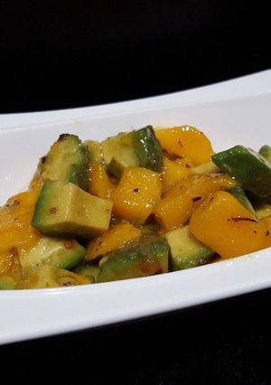 Une photo de Salade avocat mangue