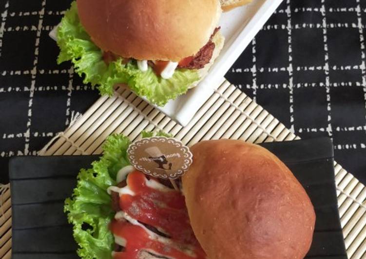 Bagaimana Menyiapkan Burger Kornet Ceplok yang Bisa Manjain Lidah
