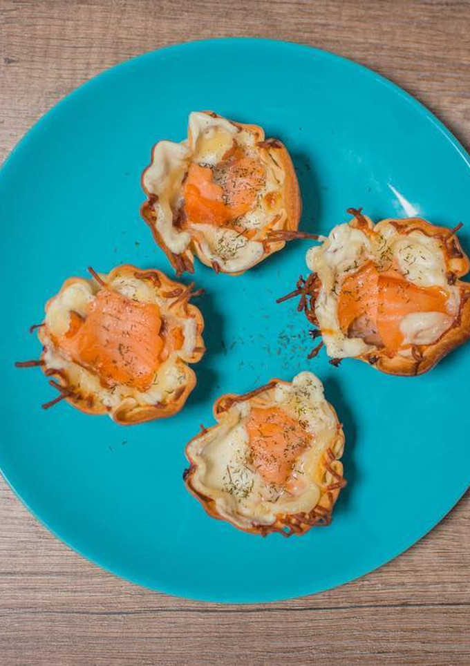 Una foto de Cestitas de salmón ahumado