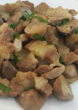 Hình của món Thịt kho nấm rơm.