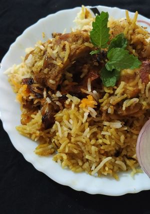 A picture of Hyderabadi Chicken Dum Biryani.
