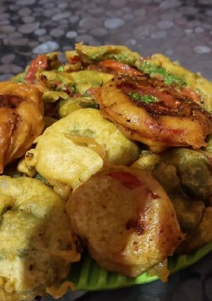 ટામેટા ના ભજીયા (Tomato Bhajiya Recipe In Gujarati) રેસીપી મુખ્ય ફોટો