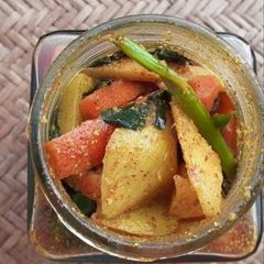 Shalgam aur gajar ka Achar A picture of Shalgam aur gajar ka Achar.