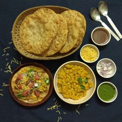 A picture of Sindhi dal pakwaan.